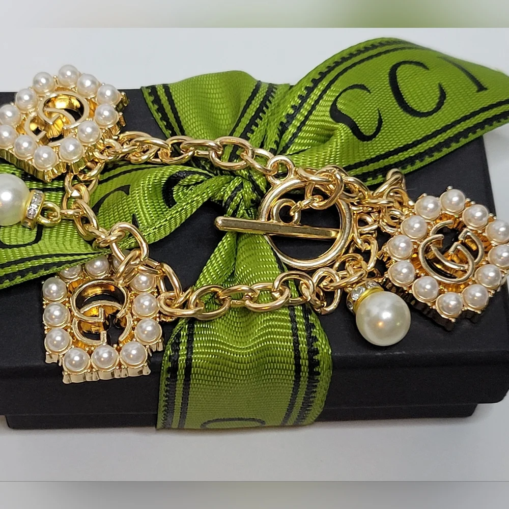 Gucci Gold/Pearl Zip Pulls Custom Toggle Bracelet, Box & Bow - Picture 4 of 4